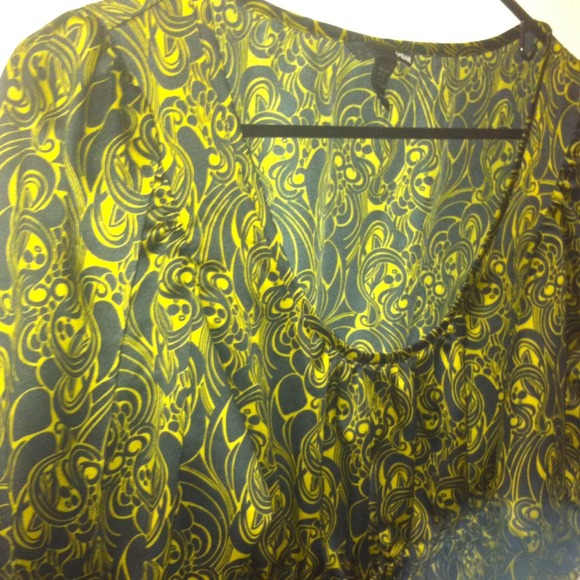 H&M Puffy Sleeve Baby Doll Blouse - Picture 3 of 4