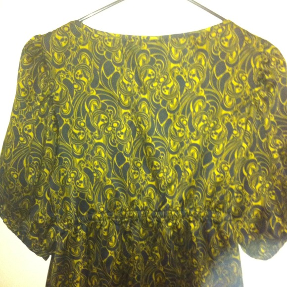 H&M Puffy Sleeve Baby Doll Blouse - Picture 4 of 4