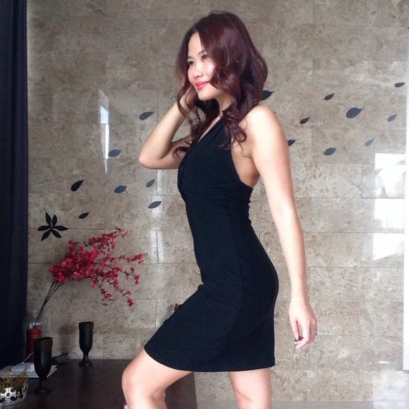 Cache Dresses & Skirts - 🎉HP🎉Cache LBD Deep V Cut & Silver Circle Accent✨