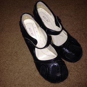 Miss me black closed toed heels