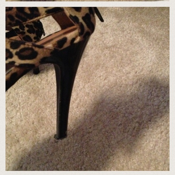 Shoes - Picture 4 of 4