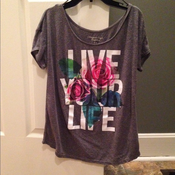 ✨SOLD ✨AE Graphic Tee