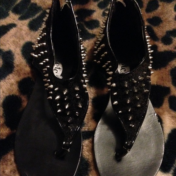 Spiked 😍 - Picture 3 of 3