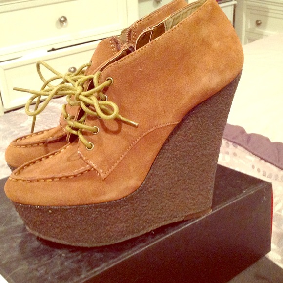 Wild Pair Wedge Taupe booties!