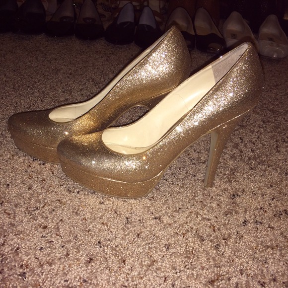 🚫SOLD🚫 Gold glitter pumps