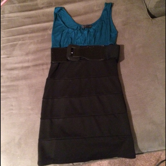 🎈Turquoise and black mini🎈
