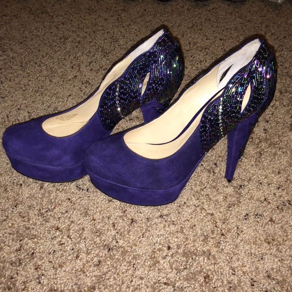 🚫SOLD🚫Purple suede beaded pumps