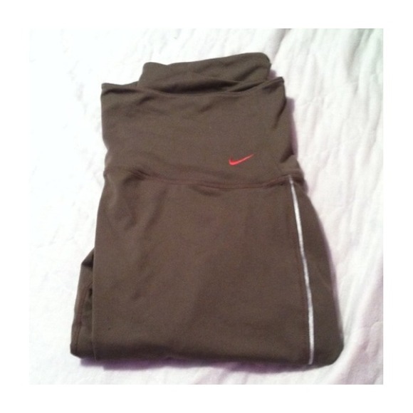 grey nike capris