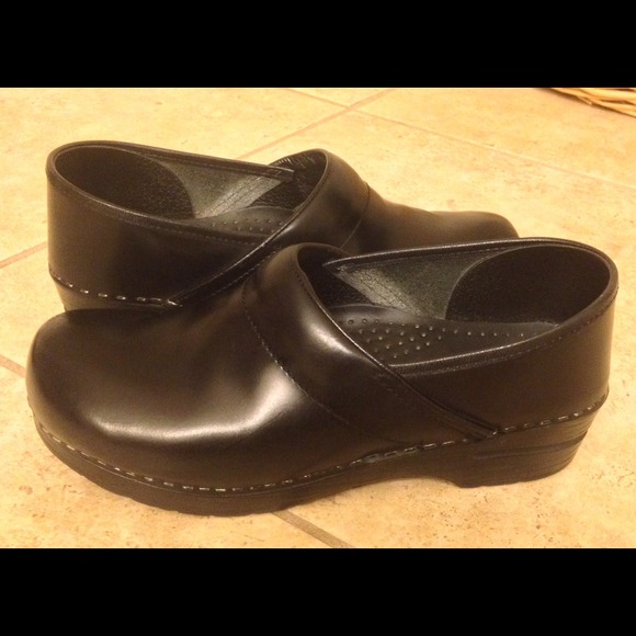 SOLD Dansko Black classic clog size 40 (9)