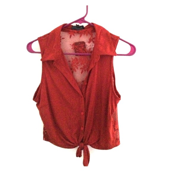 Cute crop top with lace back BNWT