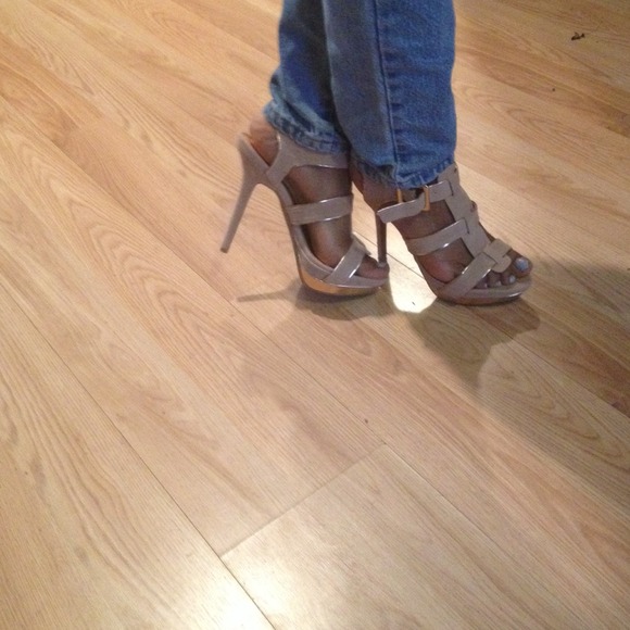 Shoes good condition tan heels