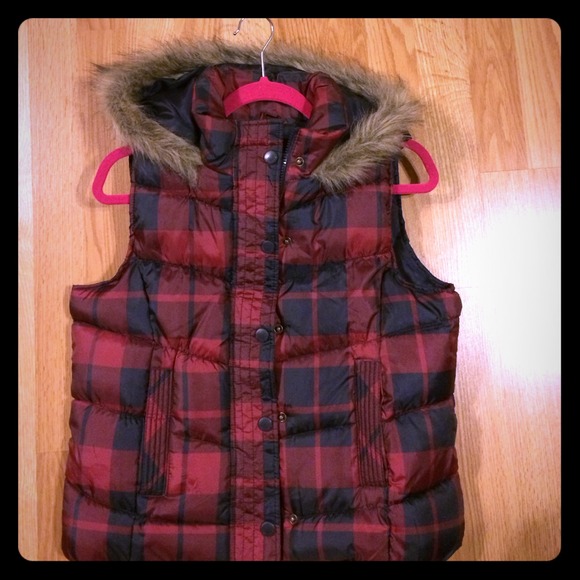 Puffy vest w/ faux fur lining