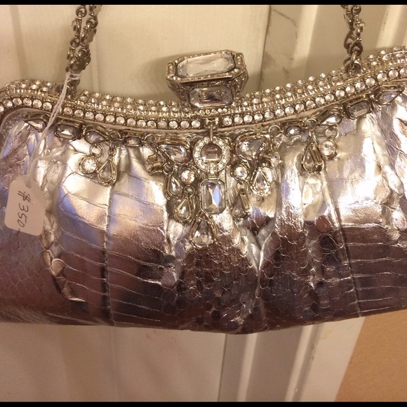 SOLD!!👰Silver handbag👰 - Picture 4 of 4