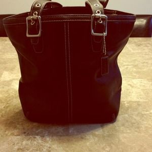 💕AUTHENTIC BLACK LEATHER COACH PURSE💕