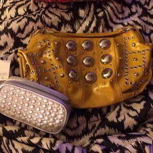 🌼🌼 Mustard color handbag with silver makeup bag.