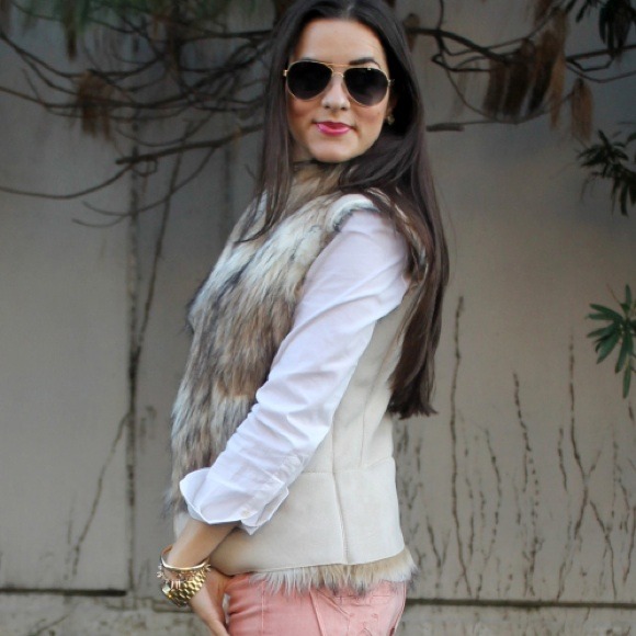 SOLD IN BUNDLE ❤️ Faux Fur Vest - Picture 3 of 4