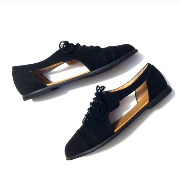 Shoes - 🎉HP🎉Cutout Oxfords