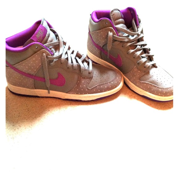 PRICE REDUCE......💥Grey/Purple Nikes💥