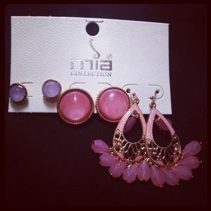 Set of 3 ear in coral color. studs & chandelier.