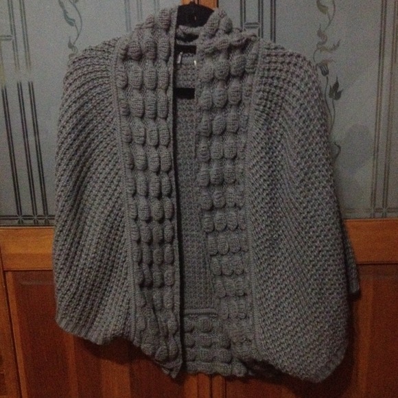 Oversized gray sweater cardigan