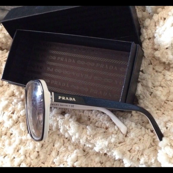 AUTHENTIC prada sunglasses main image 2