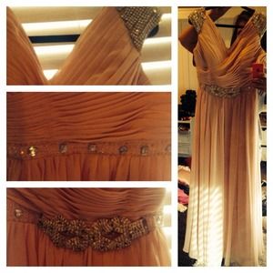 700$ formal gown for $150