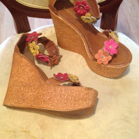 Shoes - Picture 2 of 4