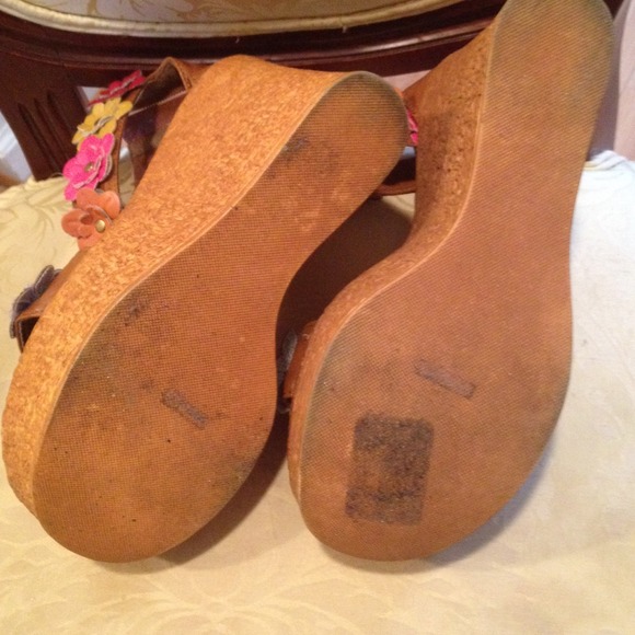 Shoes - Picture 4 of 4
