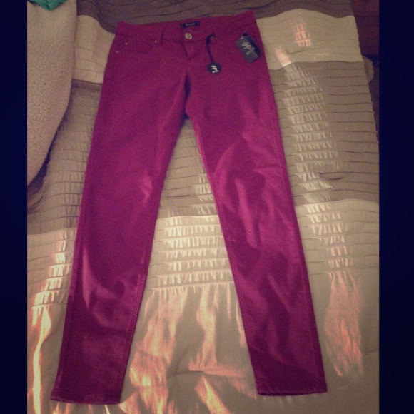 Sz 7 maroonish fuschia pants