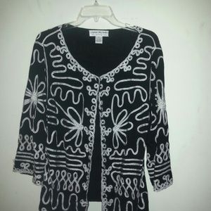 Blk/Wht printed dressy button down