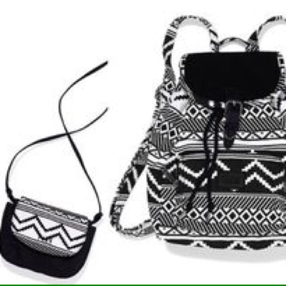 VICTORIA'S SECRET PINK SMALL CROSS BODY PURSE