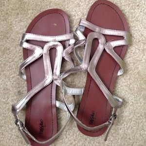 Shoes. Sandals. Gold/metallic