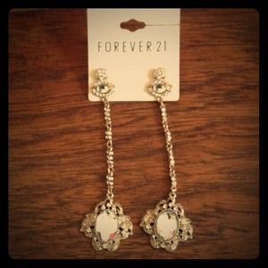 Beautiful gold earrings!