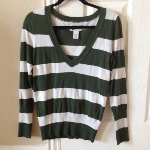 Striped V-neck Sweater - Picture 1 of 1