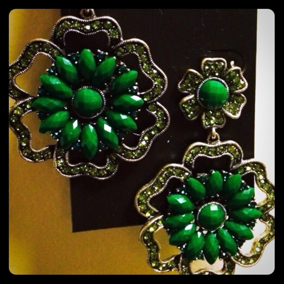 Green Flower Earrings - Picture 1 of 3