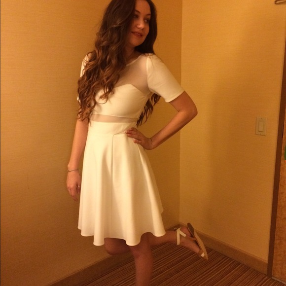 Elizabeth and James white dress with mesh inserts - Picture 3 of 3