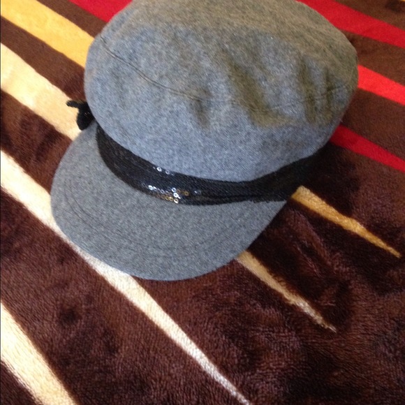 Beautiful hat - Picture 3 of 3