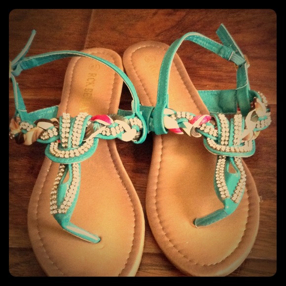 Very cute bohemian sandals!