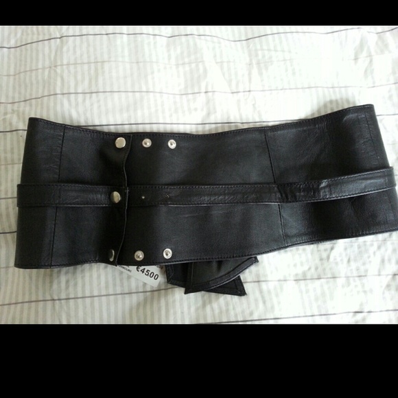 Gorgeous leather Morgan Bow Belt