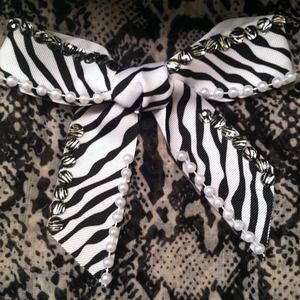 Large bow for young girls