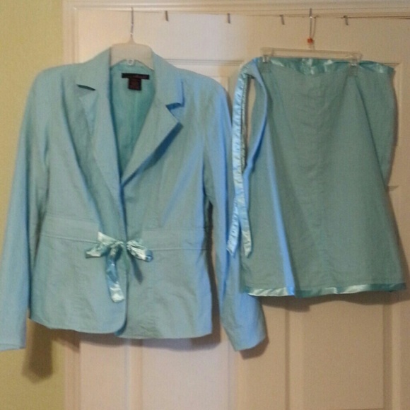 Blazers and skirt - Picture 1 of 1