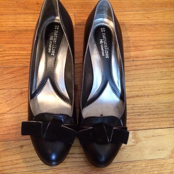 πHost Pick 5/16 Black Bow Tie Heels Size8wide - Picture 2 of 4