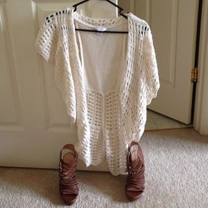 Sleeveless ivory cardigan