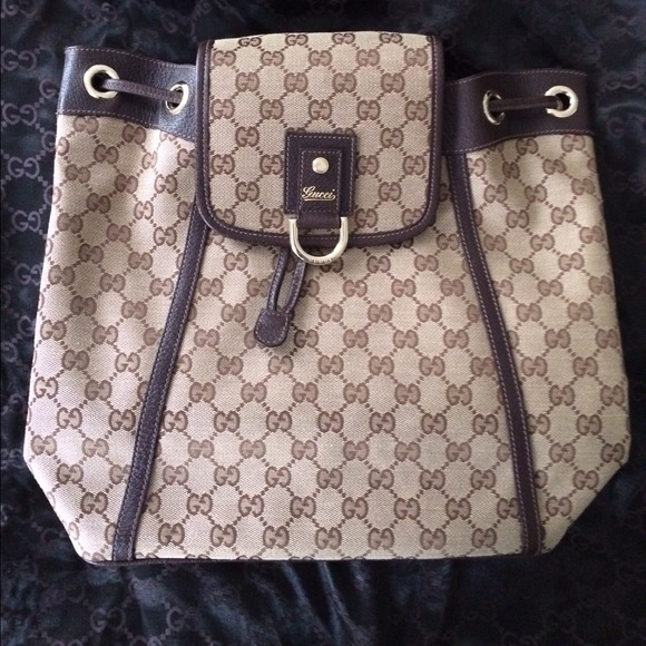 Gucci Handbags - Authentic Gucci signature drawstring backpack 💕