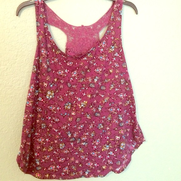 Super cute purple floral tank 🌸🌺🌼