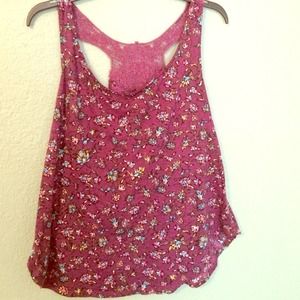 Super cute purple floral tank 🌸🌺🌼