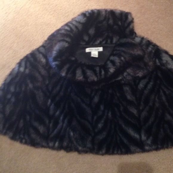 Formal short black cape