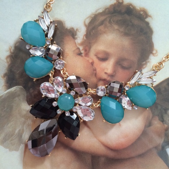 Jewelry - ⬇️12/13 Statement necklace