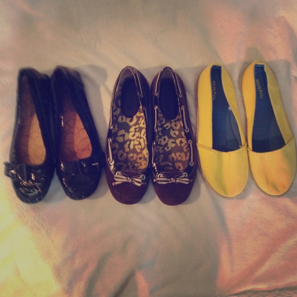 Bundle of thee pairs of shoes!