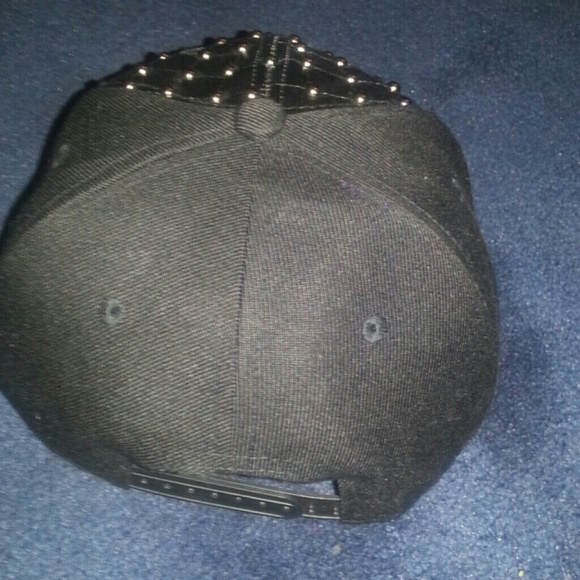 Baseball cap - Picture 2 of 3
